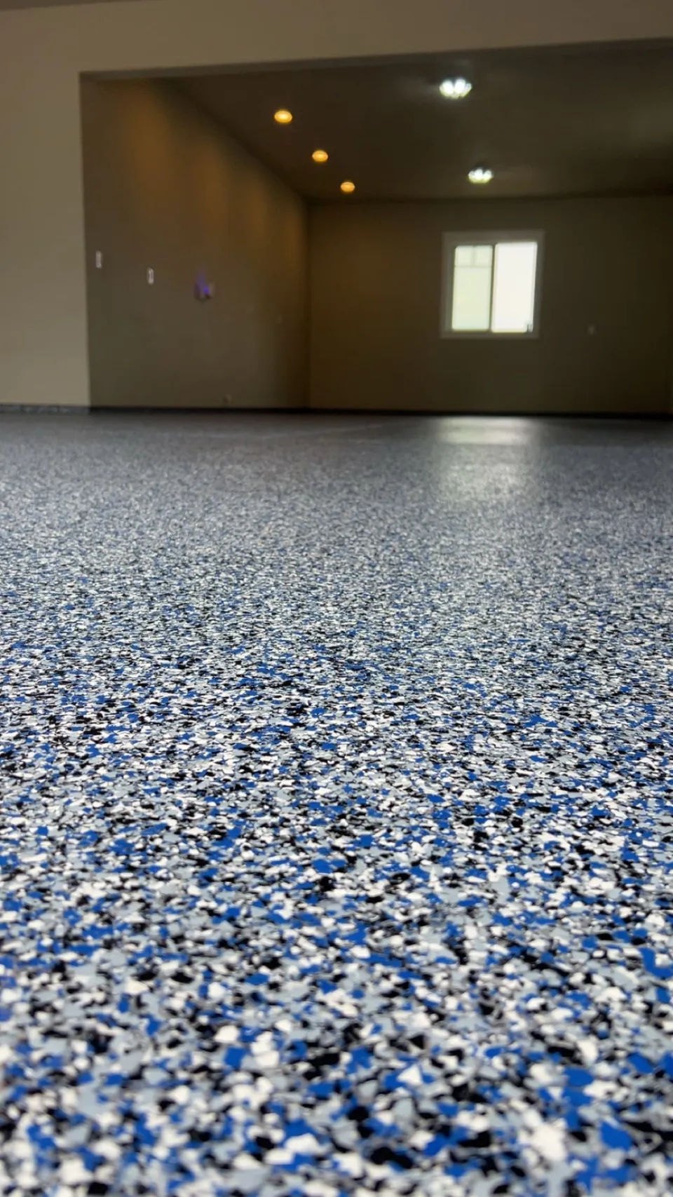 Blue and white flake coating extending across an interior floor